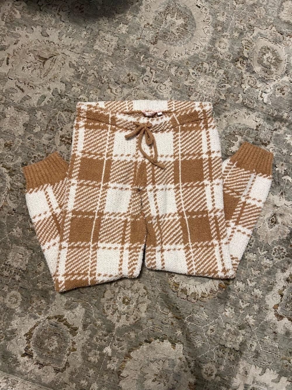 La Vie En Rose Plaid Knit Joggers - Cream & Tan